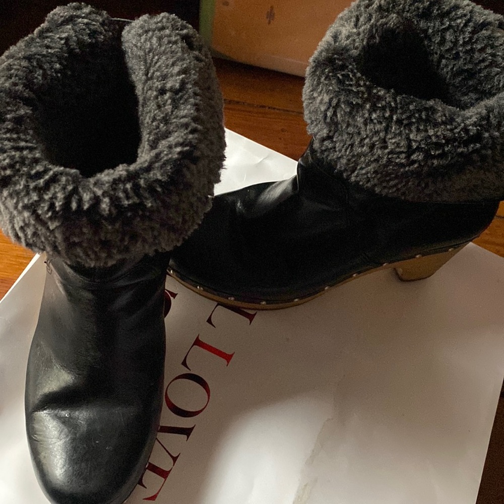 Ugg clogs wear folded or up leather!